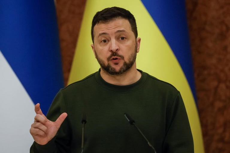 Zelenskyy rayu peluru berpandu untuk Ukraine