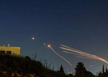 SERANGAN roket yang dilancarkan dari Lebanon dilihat dari utara Israel.-AFP