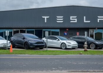 KILANG pengeluar Tesla di Austin, Texas.-AFP
