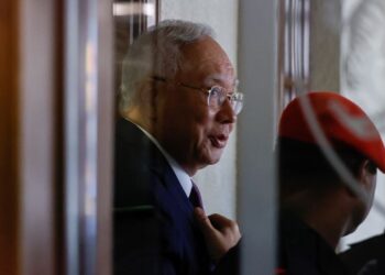 ISU kandungan affidavit bersumpah oleh pihak ketiga melibatkan Najib Tun Razak harus dinilai kembali dari sudut tindakan serta kewajarannya setelah keputusan mahkamah dimuktamadkan kelak. – UTUSAN/SHIDDIEQIIN ZON