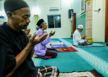 Beberapa pekerja meluahkan kebimbangan setelah beberapa bank yang mencatatkan keuntungan besar gagal menyediakan surau yang memadai untuk solat.-GAMBAR HIASAN