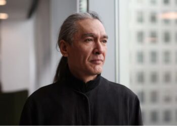 KIM Aris kini menetap di London, United Kingdom.