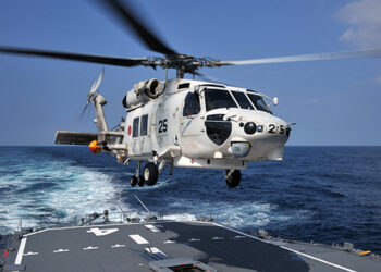 HELIKOPTER SH-60K milik tentera Jepun.-AFP