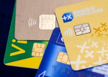 BELIA berpendapat kad kredit atau kemudahan seperti Beli Sekarang, Bayar Kemudian adalah penyelesaian mudah. – AFP