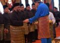 MOHD. Faisal menerima pentauliahan jawatan Imam daripada Sultan Selangor Sultan Sharafuddin Idris Shah.
