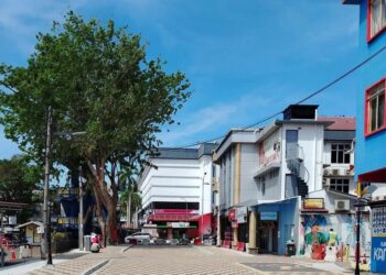 KERJA-kerja naik taraf di kawasan Kangar Street Art merupakan satu daripada inisiatif ke arah merealisasikan hasrat menghidupkan semula pekan lama Kangar, Perlis. - UTUSAN/ASYRAF MUHAMMAD
