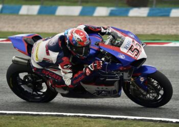 PELUMBA  JDT Racing Team, Hafizh Syahrin Abdullah mengemudi jenteranya ketika aksi di Litar Zhuhai, China hujung minggu lalu-Ihsan JDT Racing