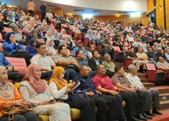 MUHAMMAD Sanusi Md Nor turut mengikuti Seminar Lot Lidi: Untung Secupak Rugi Segantang yang diadakan di Auditorium MPSPK di Sungai Petani.