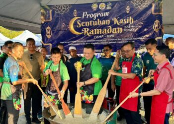 TUANKU Syed Faizuddin Putra Jamalullail berkenan berangkat ke program Sentuhan Kasih Ramadan FAMA-MPK-MAIPs @ Dataran MAIPs, Kangar Perlis semalam.-UTUSAN