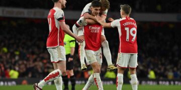 Pemain Arsenal meraikan jaringan gol  Kai Havertz menentang Chelsea di Emirates, London, hari ini. Arsenal menang 5-0. - AFP