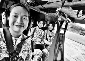 NOR Rahiza Anuar (tengah) bersama Joanna Felicia (kanan) dan Nurfarahimi Mohd. Saedy (kiri) yang terkorban dalam nahas dua helikopter TLDM terhempas di Pangkalan TLDM Lumut hari ini.-FOTO MEDIA SOSIAL