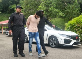 LELAKI warga Bangladesh dibawa ke Mahkamah Majistret Bentong bagi menghadapi pertuduhan membunuh rakannya di Bentong, Pahang.