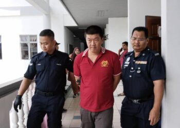 TERTUDUH mengaku bersalah di Mahkamah Majistret, Ayer Keroh, Melaka atas pertuduhan mengugut untuk mencederakan teman wanitanya. - UTUSAN/MUHAMMAD SHAHIZAM TAZALI