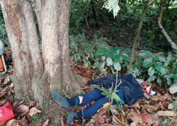 SEORANG lelaki warga Indonesia maut di panah petir ketika berehat di bawah pokok rambai di ladang sawit Felda Jengka 14 di Maran, Pahang. - FOTO/IPD MARAN