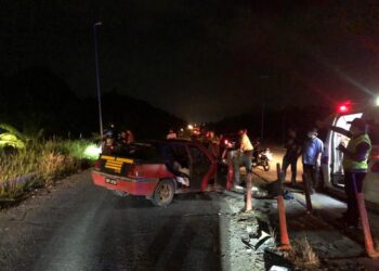 260424-Klt-Emas Maut-Done Online

KEADAAN kereta yang dinaiki warga emas selepas terlibat dengan kemalangan di Jalan Persiaran Raya susur Taman Damar, di Gua Musang, Kelantan semalam-IHSAN POLIS.