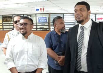 BADRUL HISHAM Shaharin atau Chegu Bard tiba di pekarangan Kompleks Mahkamah Johor Bahru, semalam, bagi menghadapi pertuduhan di bawah Akta Hasutan 1948.