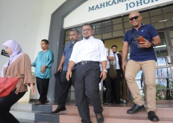 BADRUL HISHAM Shaharin keluar  meninggalkan Mahkamah Sesyen Johor Bahru selepas membayar wang jaminan RM10,000 atas pertuduhan menerbitkan kenyataan berkaitan isu kasino di Forest City di bawah Akta Hasutan 1948.