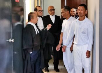 DUA lelaki warganegara Myanmar terlepas daripada hukuman gantung apabila Mahkamah Tinggi Seremban hari ini melepas dan membebaskan mereka daripada pertuduhan membunuh seorang lelaki warga India, empat tahun lalu.-UTUSAN/MOHD. SHAHJEHAN MAAMIN.