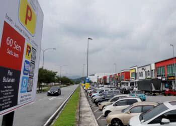 TEMPAT letak kereta di Dataran Centrio, Seremban 2, Seremban merupakan salah satu daripada 10 lokasi baharu yang akan melaksanakan kutipan bayaran tempat letak kereta di bawah pentadbiran MBS.-UTUSAN/MOHD. SHAHJEHAN MAAMIN.