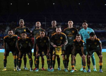 Penyokong Kedah Darul Aman (KDA) FC boleh menarik nafas lega apabila kelab itu  menyelesaikan tunggakan gaji musim 2023 untuk semua pemain dan pegawainya. - UTUSAN/AMIR KHALID