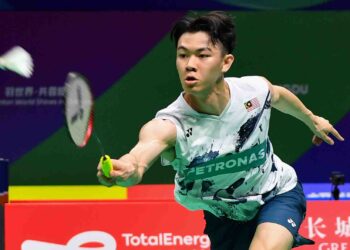 LEE Zii Jia mengutip mata pertama Malaysia selepas menundukkan Kenta Nishimoto 21-13, 21-3.