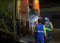 PARA pekerja pembersihan dan pembantu penguat kuasa melaksanakan operasi khas pembersihan bersempena Hari Raya Aidilfitri di Perlis.- UTUSAN