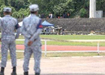 SALAH satu lokasi nahas helikopter milik TLDM yang terhempas menyebabkan 10 orang terkorban
di Lumut, Perak, semalam. – UTUSAN/MUHAMAD NAZREEN SYAH MUSTHAFA