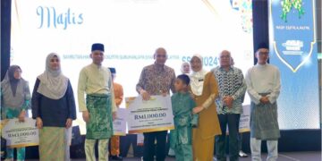 Datuk Armizan Mohd. Ali, sempena Majlis Raikan Syawal SSM dan disalurkan kepada Tabung Bantuan Kecemasan melalui Majlis Perundingan Pertubuhan Islam Malaysia (MAPIM).