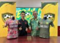 TAN Sri Dr. Mohd Daud Bakar (kanan) berasa lega selepas segala kemelut gaji dalam pasukan Kedah musim lalu selesai sepenuhnya.-IHSAN KDA FC