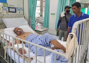 KEADAAN Apot Saat semasa dirawat di Hospital Kampar baru-baru ini. - UTUSAN/SAYED HESHAM IDRIS