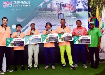 PARA pemenang dalam pusingan Wilayah Persekutuan bergambar bersama hadiah masing-masing di Mines Resort & Country Club pada 29 Februari lalu.