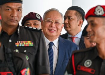 Najib Razak ketika hadir pada perbicaraan kes penyelewengan dana 1MDB di Mahkamah Tinggi, Kuala Lumpur, hari ini.-UTUSAN/AMARULLAH ZAINUZZAMAN