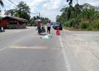 SEORANG  lelaki maut selepas motosikal ditunggangi terlibat dalam kemalangan sebelum digilis sebuah kereta jenis Perodua Bezza di jalan Kota Bharu-Kuala Terengganu berhampiran Kampung Danan, Pasir Puteh, Kelantan hari ini.
