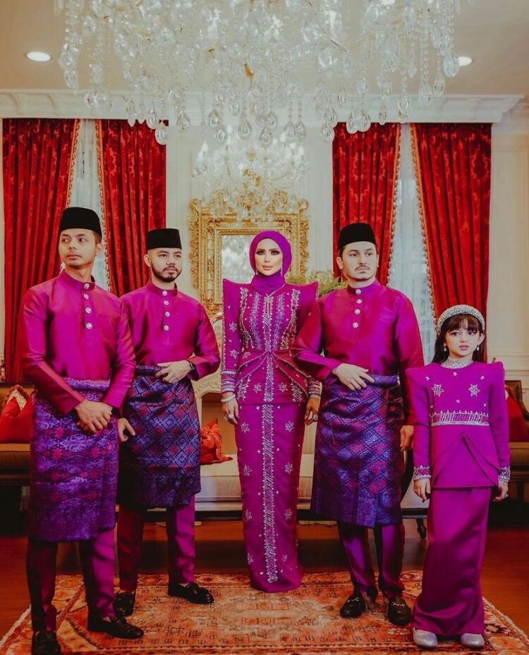 Ragam selebriti dan baju raya - Utusan Malaysia