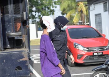 TAMILSELVI ketika dibawa ke Mahkamah Majistret Telok Datok, Kuala Langat hari ini. FOTO Saddam Yusoff