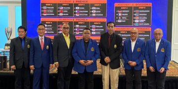 Presiden Persatuan Sepaktakraw Malaysia (PSM), Datuk Mohd. Sumali Reduan (tengah) semasa  Majlis Undian Kejohanan Piala Dunia Sepak Takraw 2024 di PWTC, hari ini.