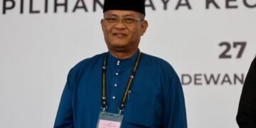 CALON Perikatan Nasional Khairul Azhari Suat pada hari penamaan calon PRK Kuala Kubu Baharu, pagi tadi. - UTUSAN/SHIDDIEQIIN ZON