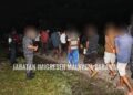 JABATAN Imigresen Sarawak ketika menahan 72 pendatang tanpa izin (PATI) Indonesia dalam operasi ‘Ops Sapu’  di sekitar Asajaya, Kota Samarahan di sini semalam.
