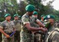 ADI RIDZWAN Abdullah memakai beret hijau kepada Chan Ming Youn pada Perbarisan Penganugerahan Beret Hijau Gerak Khas serta Pisau Komando di Pantai Betutu Laut, Sungai Udang, Melaka.