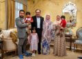 MUHAMMAD Nadir Al-Nuri Kamaruzaman (kiri) bersama isteri (kanan) dan anak-anaknya ketika mengunjungi Perdana Menteri, Datuk Seri Anwar Ibrahim dan isteri, Datin Seri Dr. Wan Azizah Ismail di Seri Perdana, Putrajaya, semalam.