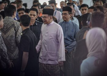 ANWAR Ibrahim ketika Majlis Pelancaran Kampus dan Upacara Pecah Tanah Simulasi Penerbangan MAB Academy di KLIA, Sepang. - UTUSAN/FAIZ ALIF ZUBIR