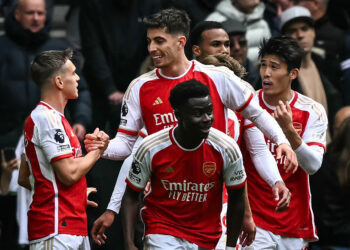 PEMAIN-Pemain Arsenal meraikan jaringan Kai Havertz (tengah) pada aksi Liga Perdana Inggeris menentang Tottenham Hotspur di Stadium London, hari ini.-AFP