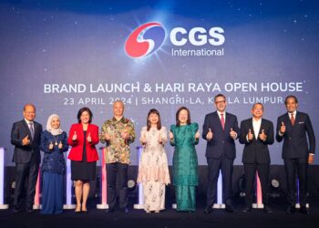 LIM Hui Ying (tengah) ketika pelancaran rasmi jenama dan logo baharu CGS International Securities Malaysia di Kuala Lumpur semalam. - UTUSAN/SADDAM YUSOFF