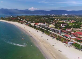 GAMBARAN projek LRT yang dirancang untuk dibangunkan di Pulau Langkawi merangkumi kawasan tumpuan pelancong di Pantai Chenang.