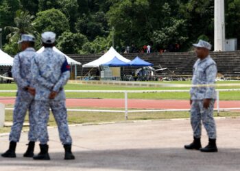 KEADAAN satu daripada helikopter yang terhempas di Lumut hari ini. - UTUSAN/MUHAMAD NAZREEN SYAH MUSTHAFA