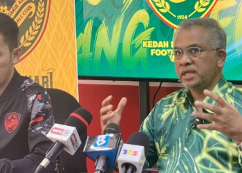 MOHD Daud Bakar ketika sidang akhbar perkembangan semasa KDA FC di Alor Setar baru-baru ini.