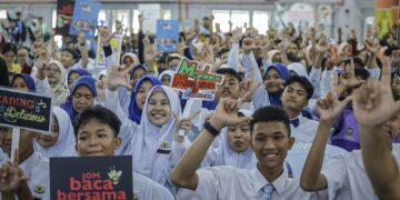 PROGRAM Jom Baca Bersama 10 Minit di Sekolah Menengah Kebangsaan Putrajaya Presint 9 (2). - UTUSAN/FAIZ ALIF ZUBIR