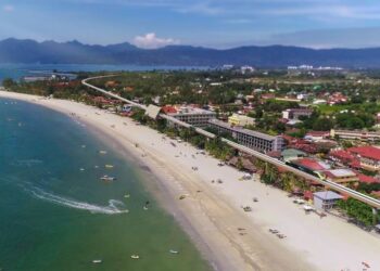 GAMBARAN projek LRT yang dirancang dibangunkan di Pulau Langkawi, Kedah merangkumi kawasan tumpuan pelancong di Pantai Chenang.