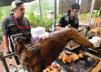 GASTRO hub turut menawarkan  kambing golek.