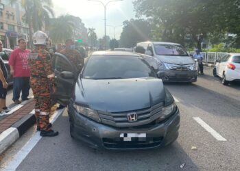 KEADAAN kereta yang terlibat kemalangan menyebabkan pemandunya maut di Ipoh hari ini. - UTUSAN/IHSAN JBPM